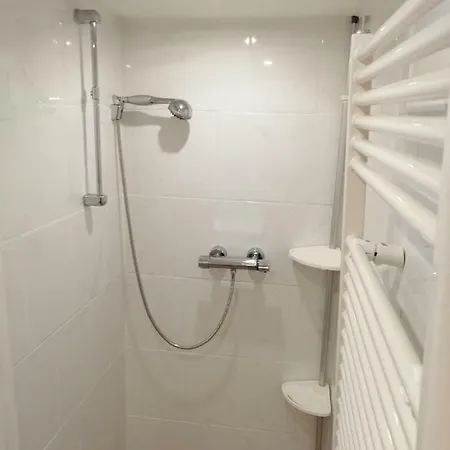 Luett Hus هيرينجسدورف